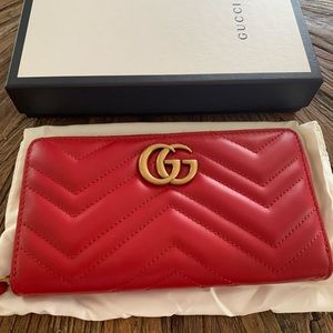 Gucci GG MARMONT Zip around wallet
